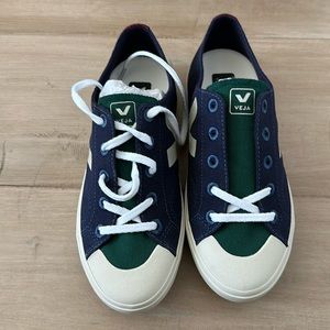 Veja sneaker brand new